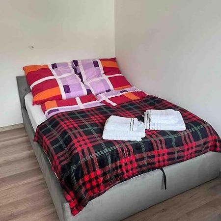 Ferienwohnung Outletcity Metzingen ميتسنغن المظهر الخارجي الصورة
