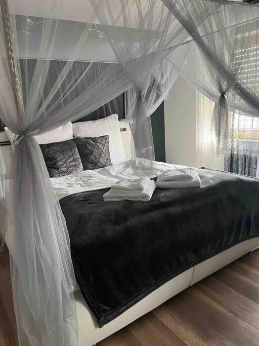 Ferienwohnung Outletcity Metzingen ميتسنغن المظهر الخارجي الصورة