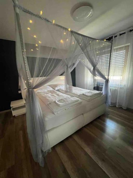Ferienwohnung Outletcity Metzingen ميتسنغن المظهر الخارجي الصورة